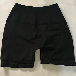 Alphalete Black 4.5 Amplify Gym shorts